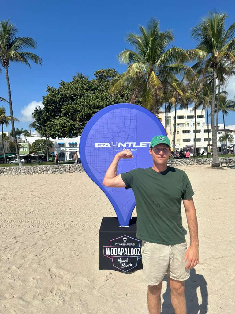 Michael Walton flexing at Wodapalooza Gauntlet